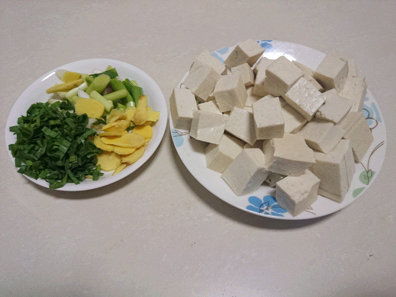 江鲶炖豆腐步骤2