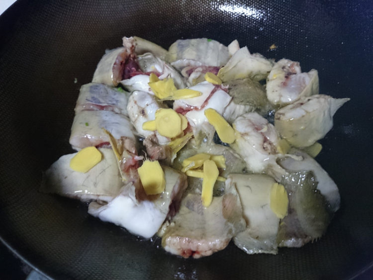 江鲶炖豆腐步骤6
