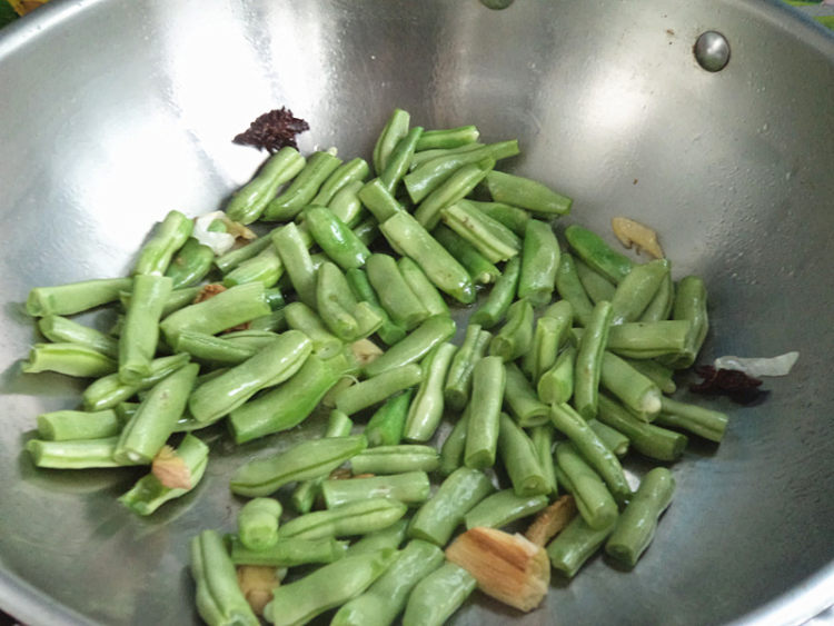榛蘑豆角#非转基因金步骤6