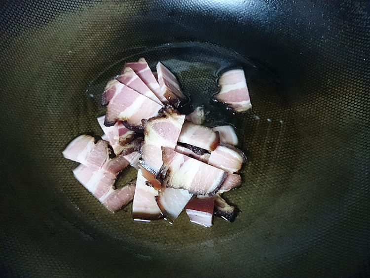 腊肉炒黄豆芽步骤4
