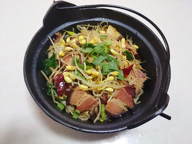 腊肉炒黄豆芽步骤11