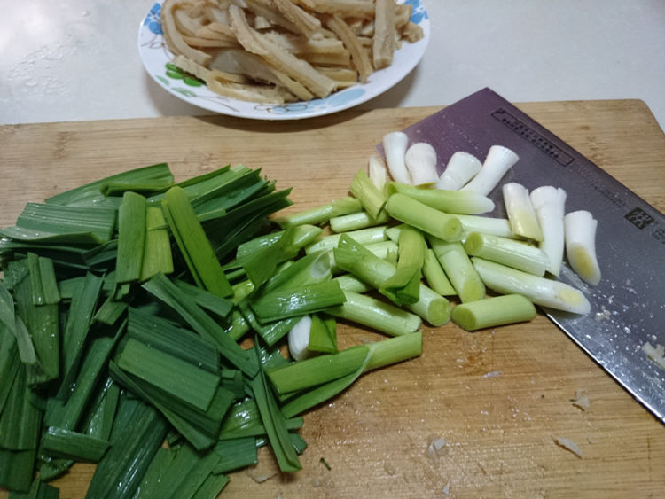 蒜苗炒牛肚步骤3