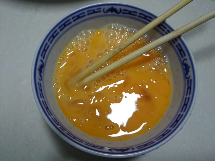 蚬子干炒韭菜步骤4