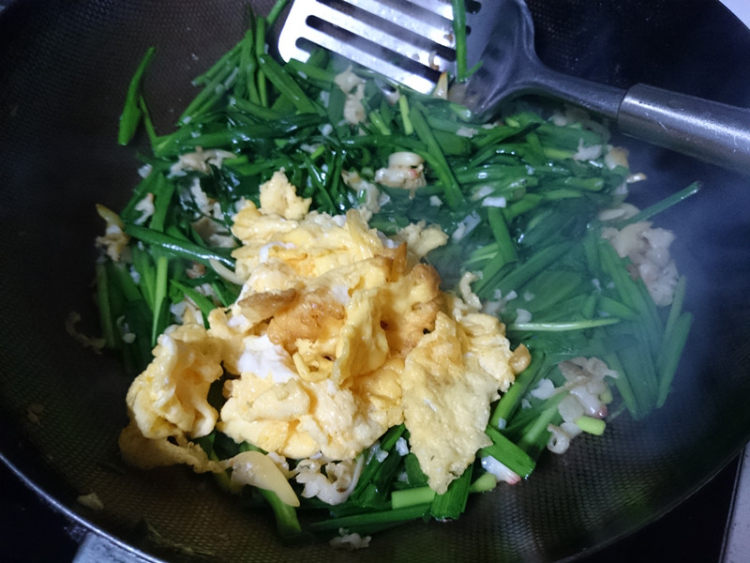 蚬子干炒韭菜步骤12
