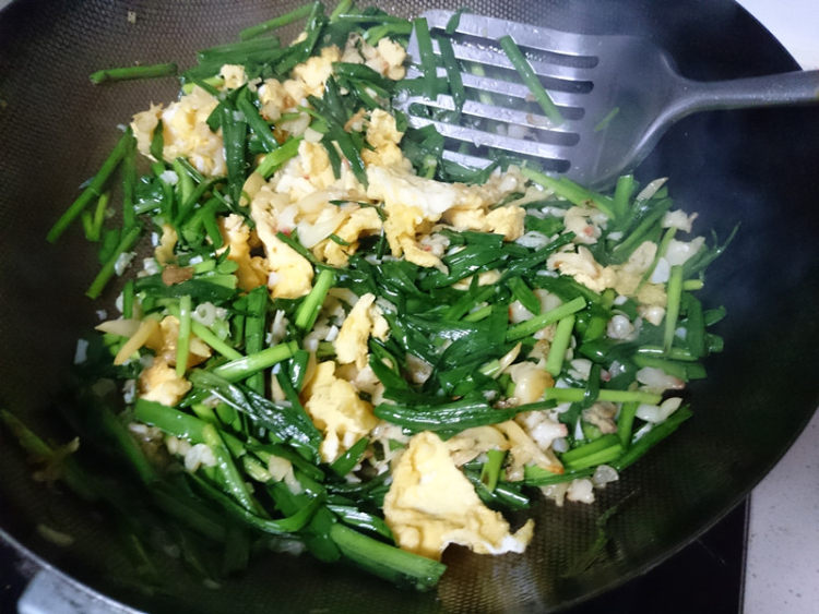蚬子干炒韭菜步骤13