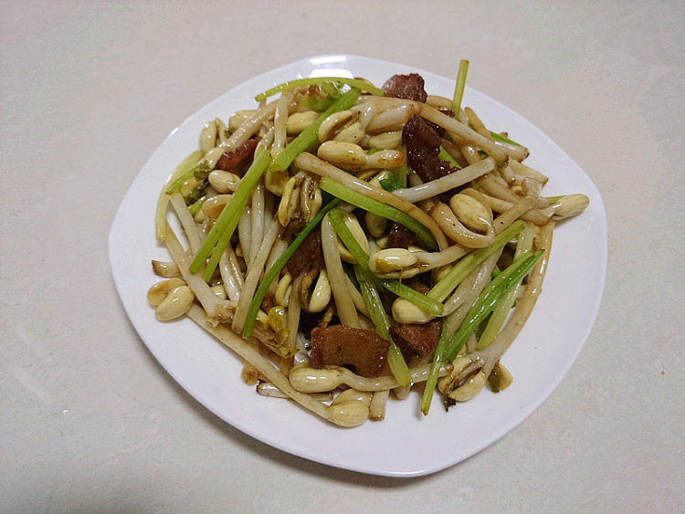 香芹炒花生芽步骤11