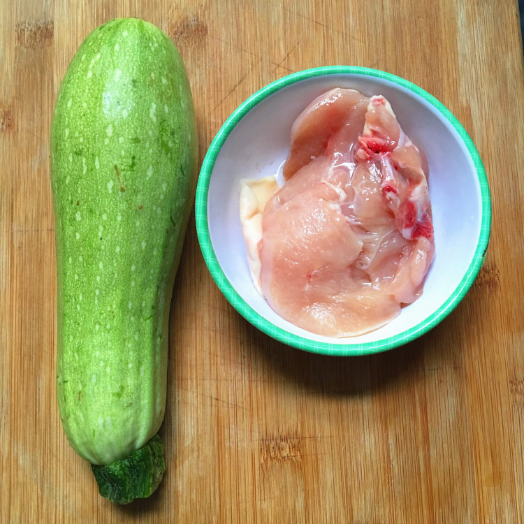 茄汁西葫芦肉饼步骤1