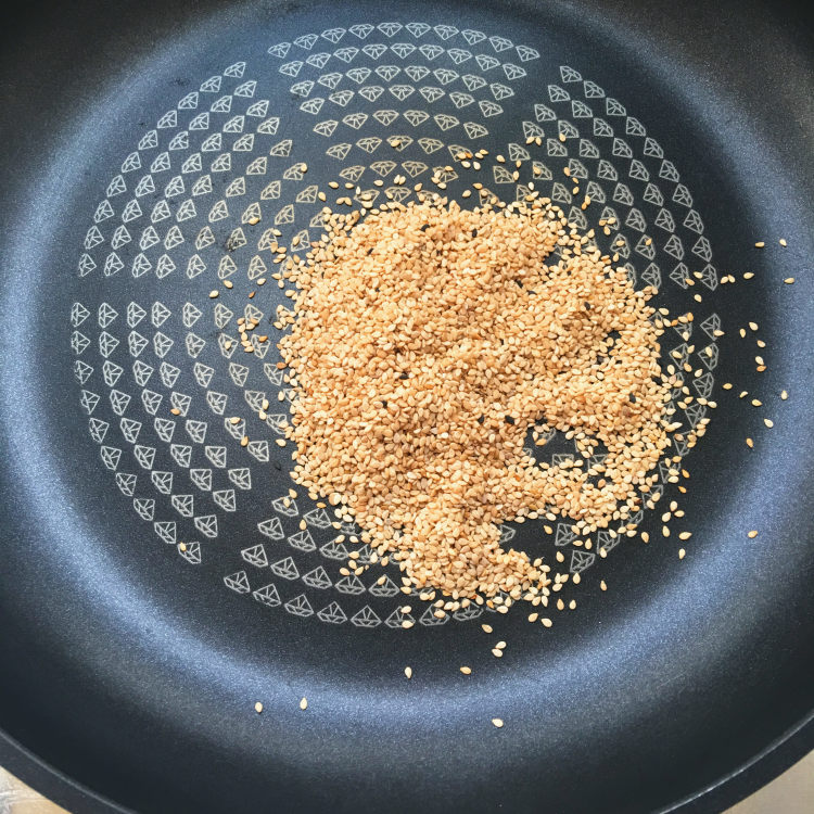 五仁玫瑰月饼步骤5