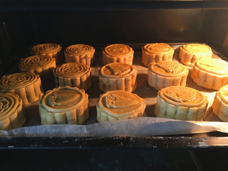 五仁玫瑰月饼步骤17