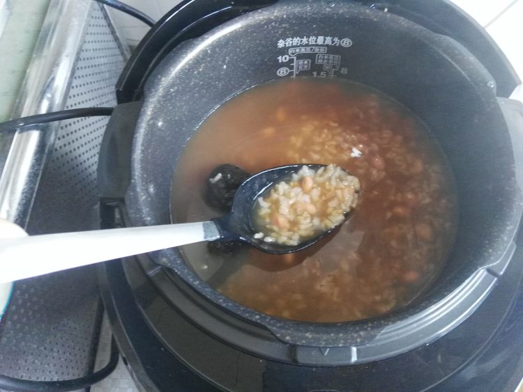 黄精红枣花生粥步骤6
