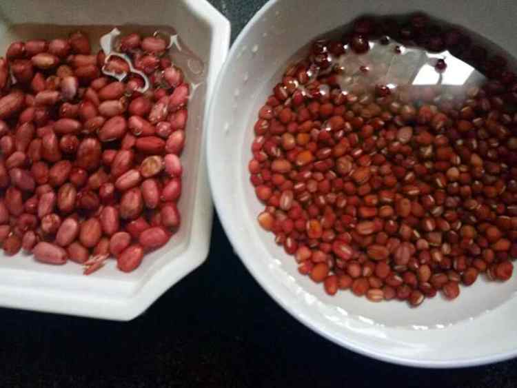 红豆花生粥步骤1