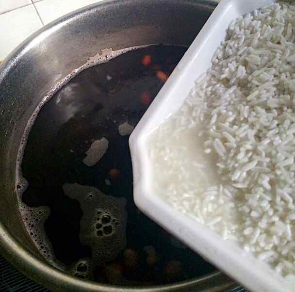 红豆花生粥步骤5