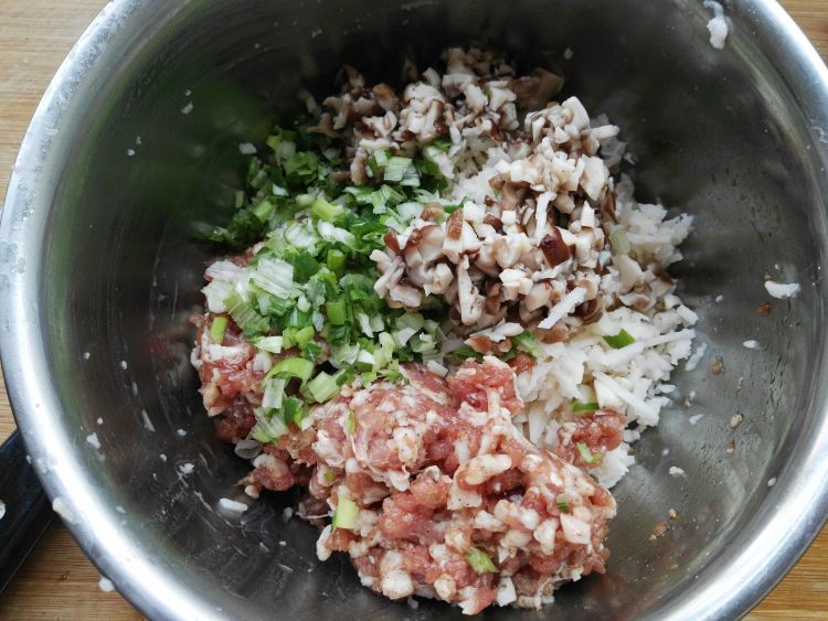 猪肉莲藕水饺步骤5