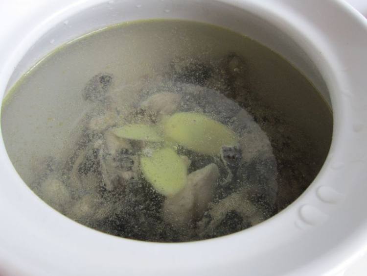 莴笋炖乌鸡步骤5
