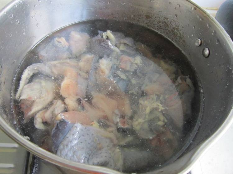 莴笋炖乌鸡步骤3