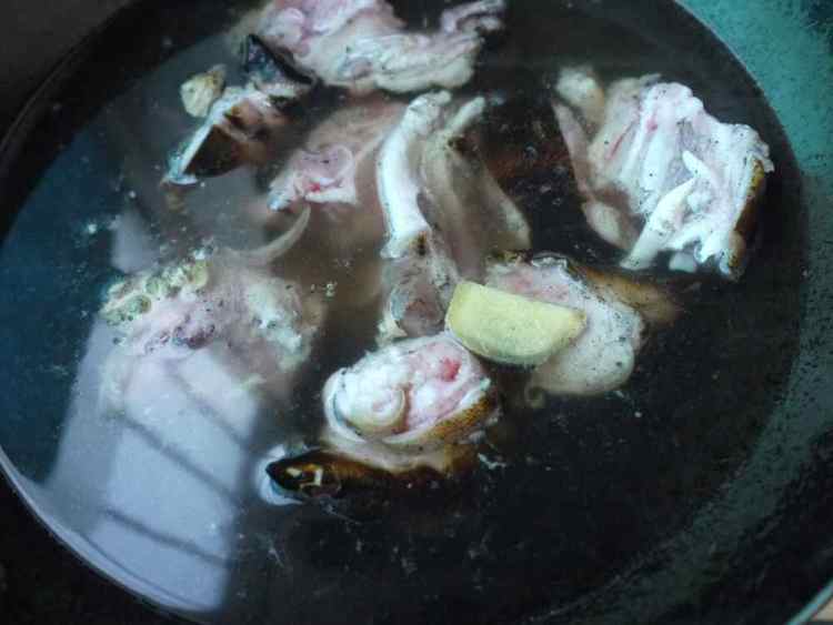 香菇黄豆猪蹄煲步骤4