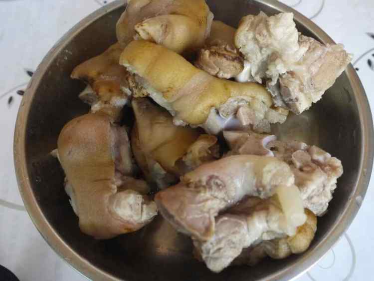 香菇黄豆猪蹄煲步骤5