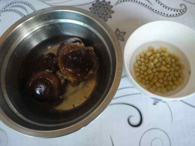 香菇黄豆猪蹄煲步骤1