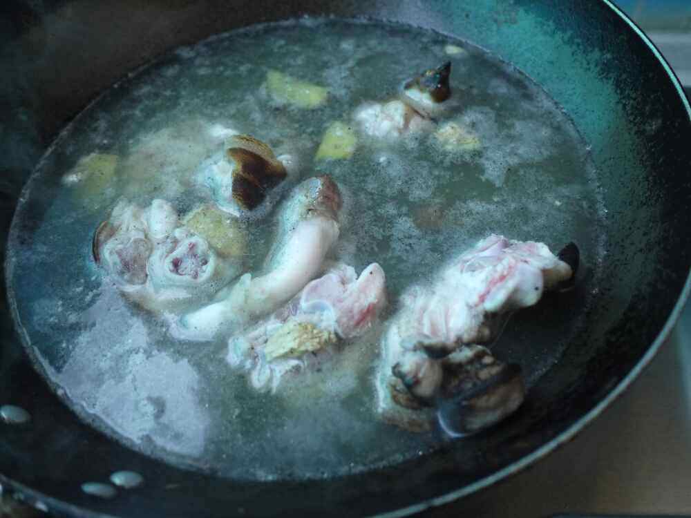 香菇黄豆猪蹄煲步骤6