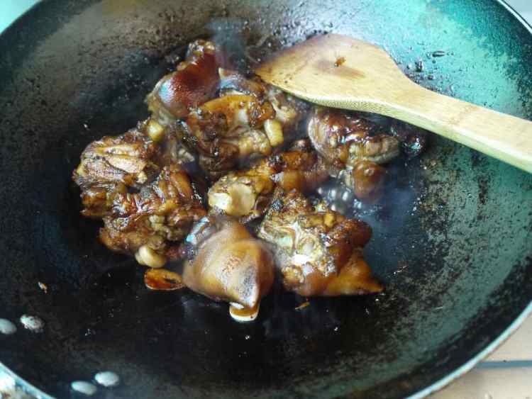 香菇黄豆猪蹄煲步骤8