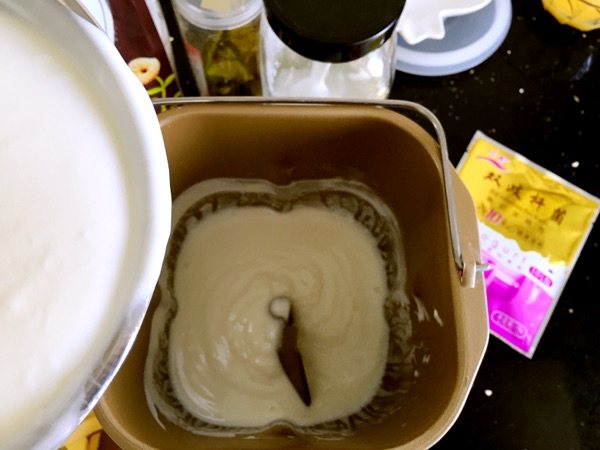 酸奶豆沙面包步骤2