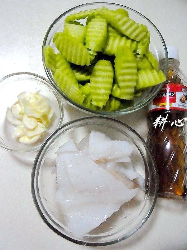 芥蓝头炒鲜鱿步骤2