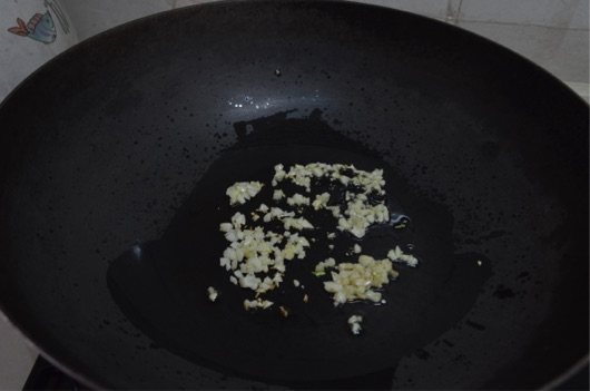 蒜蓉紫背天葵步骤3