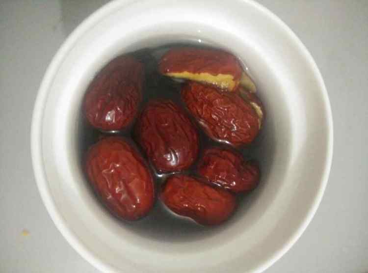 黑木耳红枣甜汤步骤5