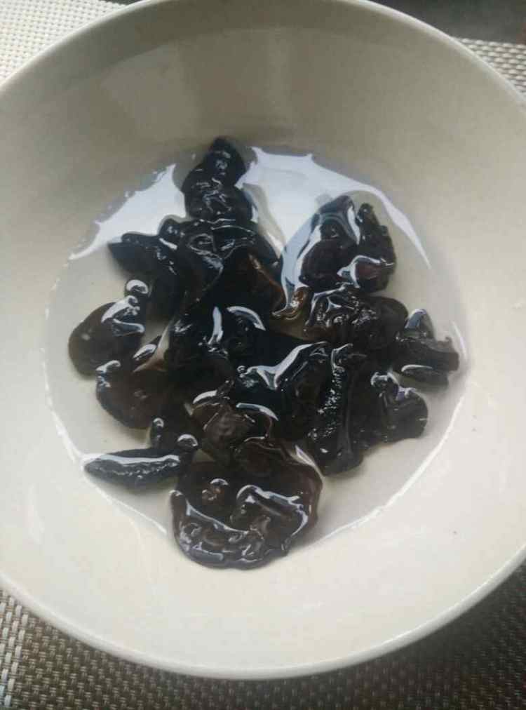 黑木耳红枣甜汤步骤2