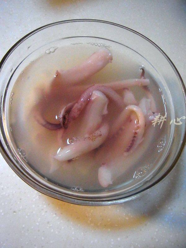 番茄炒鱿鱼须步骤4