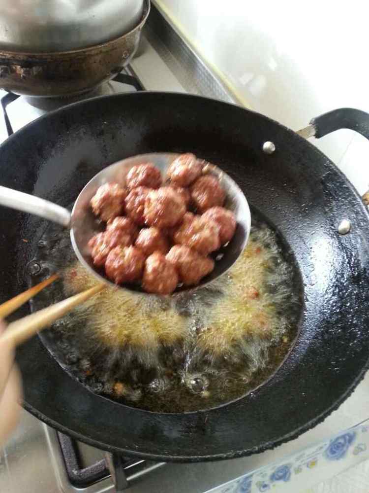 干炸牛肉丸子步骤10