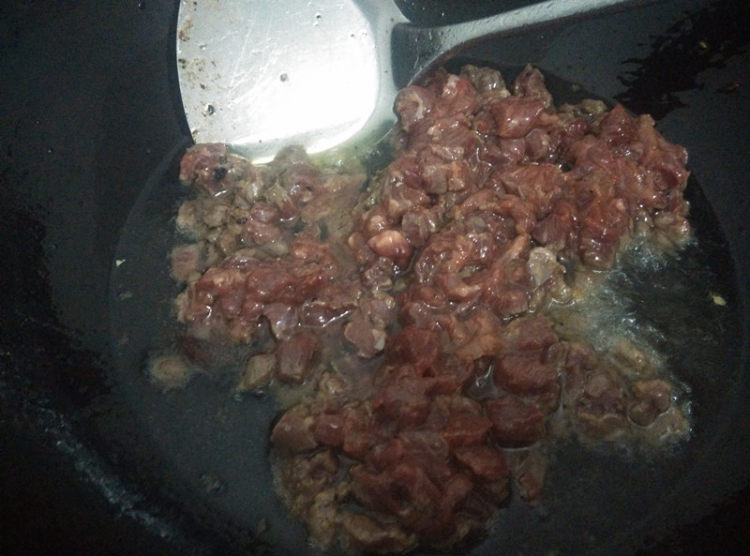 青椒牛肉粒步骤7