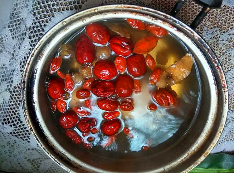 红枣桂圆煮鸡蛋步骤4