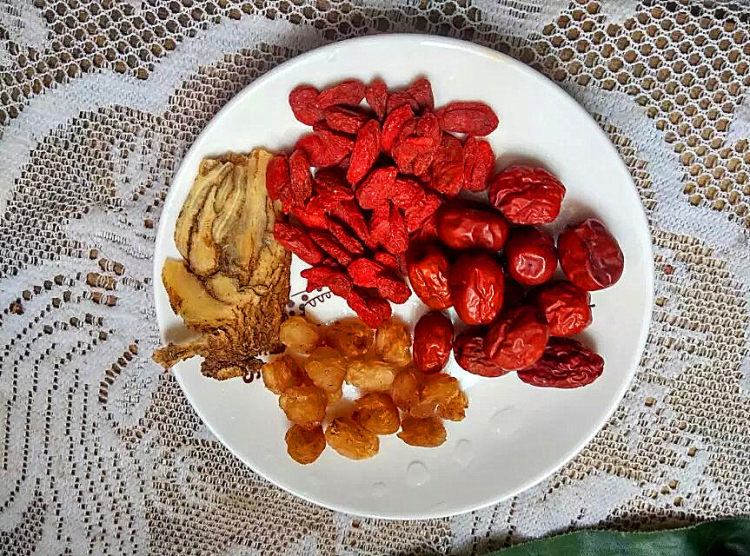 红枣桂圆煮鸡蛋步骤2