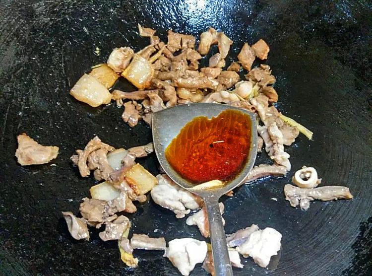 瘦肉爆炒猪心步骤7