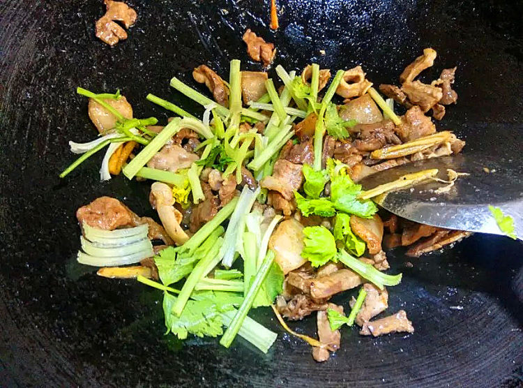 瘦肉爆炒猪心步骤8