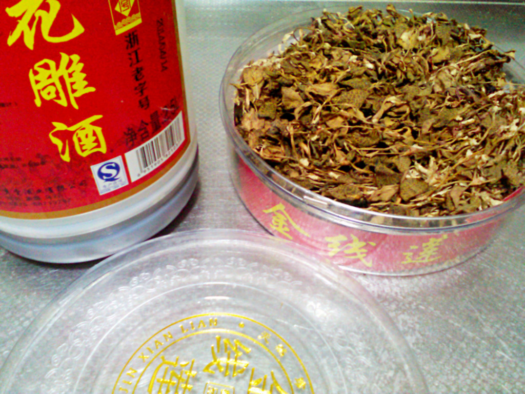 金线莲鸽子汤步骤1