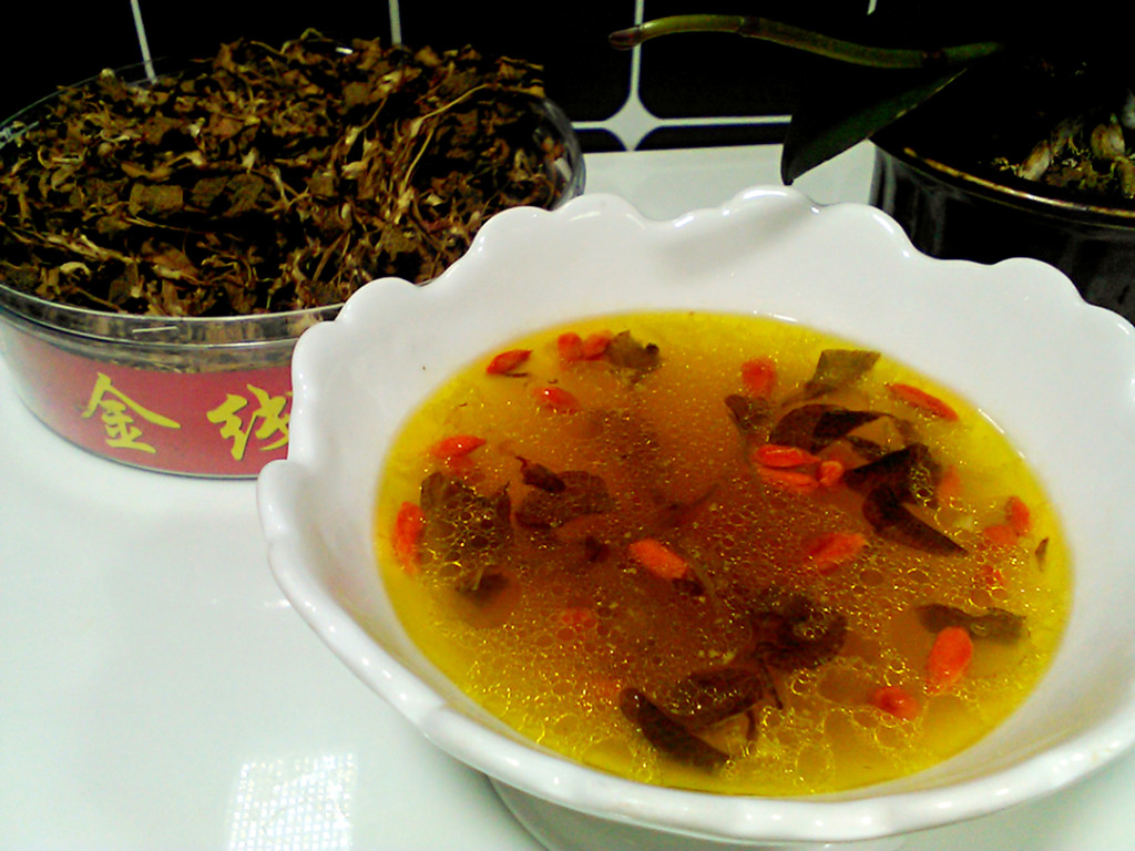 金线莲鸽子汤步骤11
