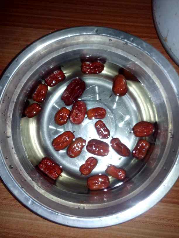 红枣藕粉羹步骤1