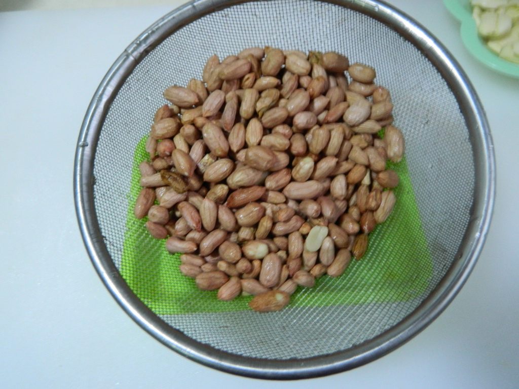 蒜香花生米步骤3