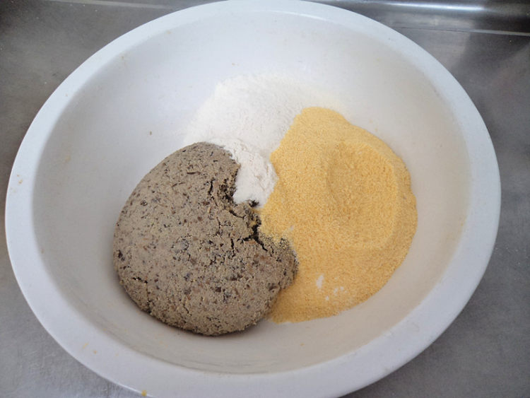 黑豆渣玉米面饼步骤2
