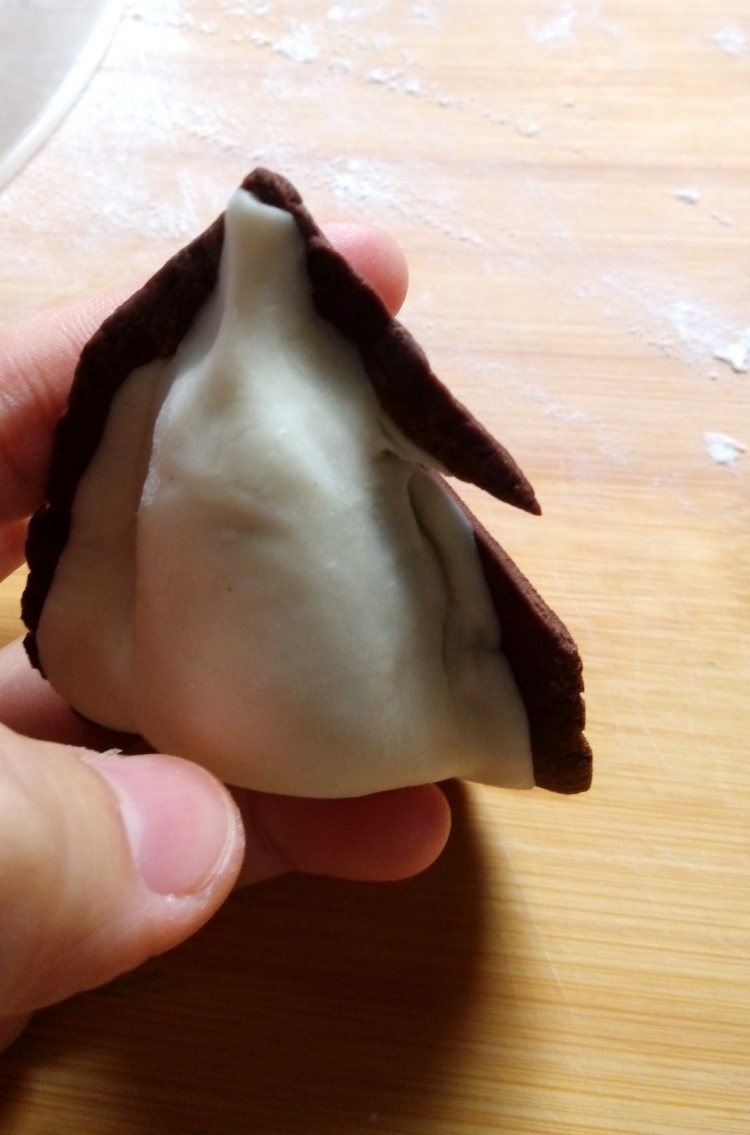 双色豆沙馅企鹅甜饺步骤9