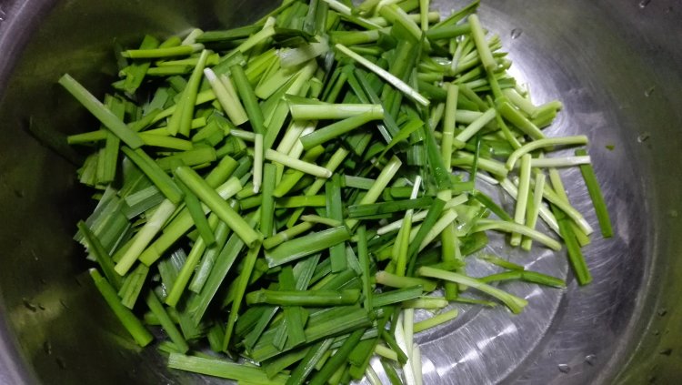 韭菜丝瓜鸭血步骤3