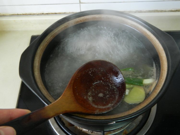 东北酸菜炖羊骨步骤7