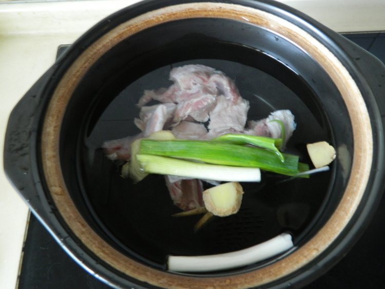 东北酸菜炖羊骨步骤5