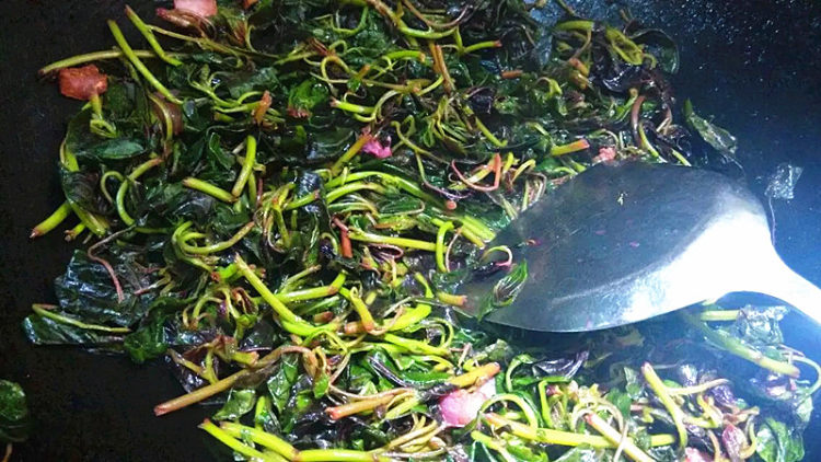猪油渣炒红苋菜步骤4