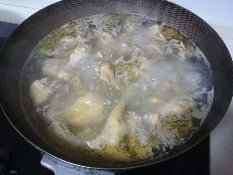 麻辣芋头鸡步骤3