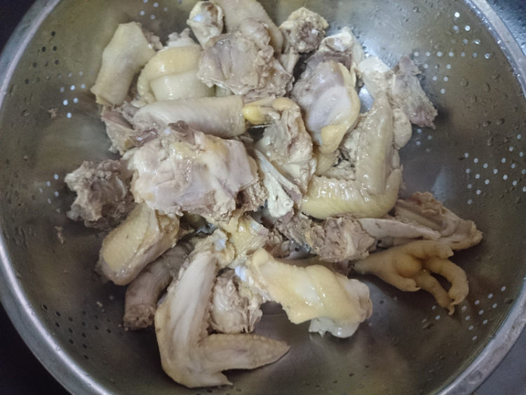 麻辣芋头鸡步骤4