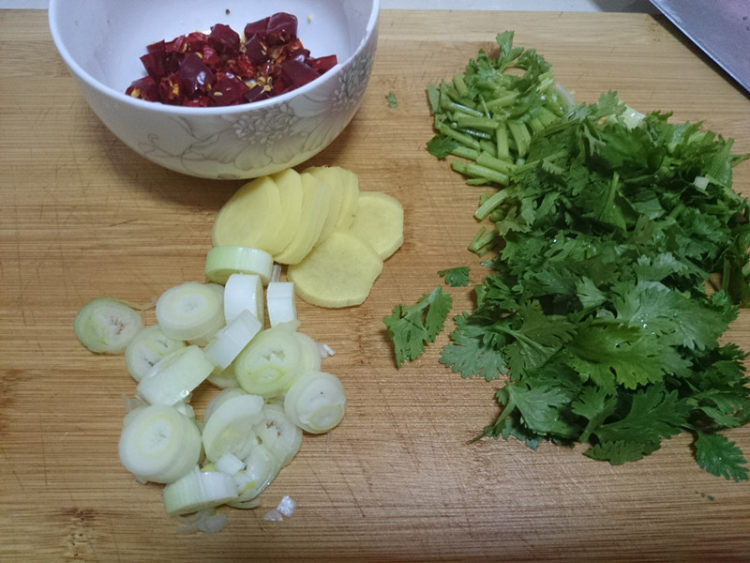 麻辣芋头鸡步骤5