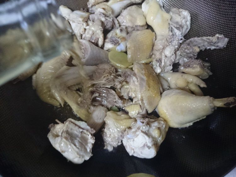 麻辣芋头鸡步骤7